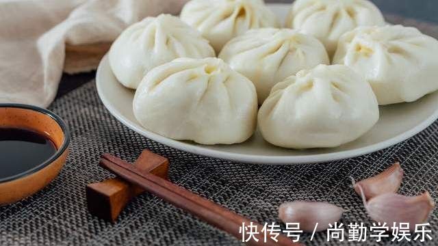步骤|蒸白菜包子有诀窍,教你发面调馅对的做法,馅香皮软,一吃就上瘾