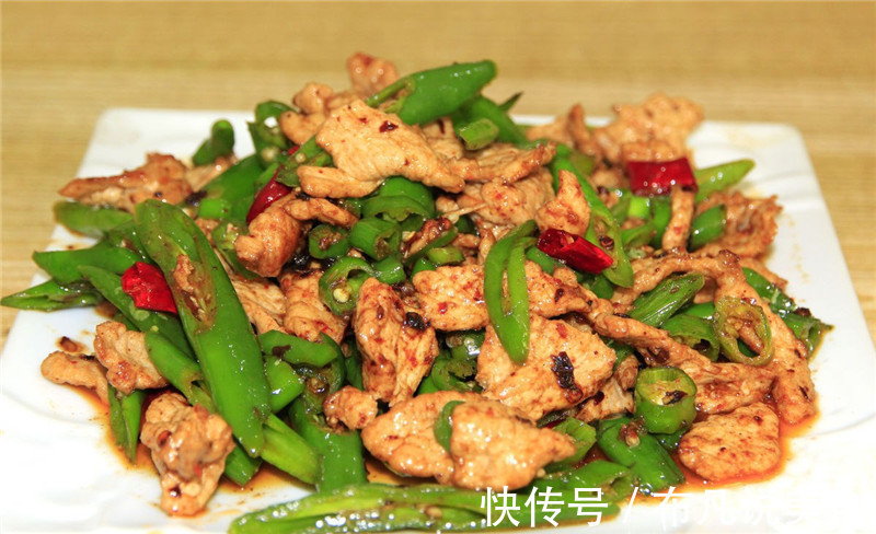 当你炒肉时，不要直接到锅里去。加入此步骤，炒肉嫩可口。