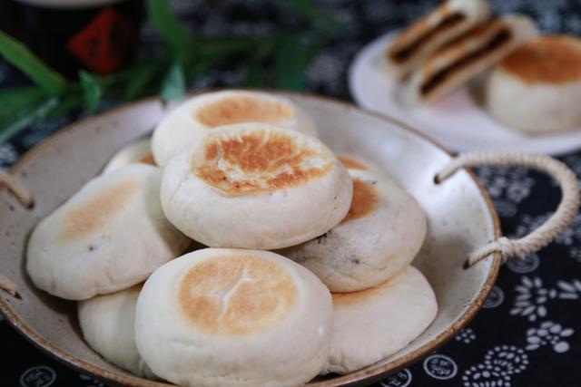 红糖饼|天冷就想吃此饼，外皮酥软内里香甜，孩子吃一次就念念不忘