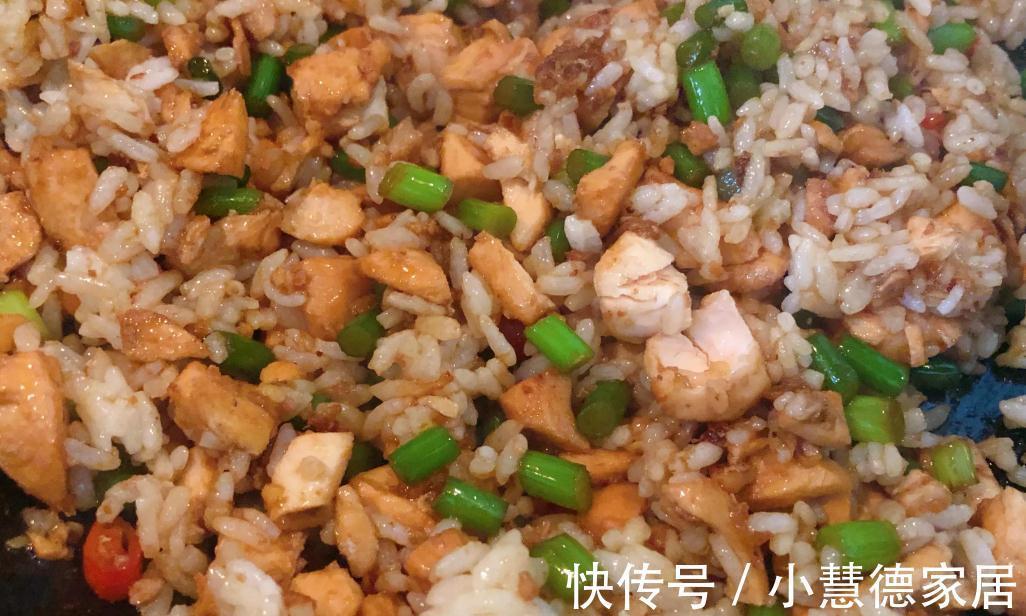 炒饭|好吃又美味的三文鱼炒饭,做这个炒饭,我特意买了几个鲜柠檬