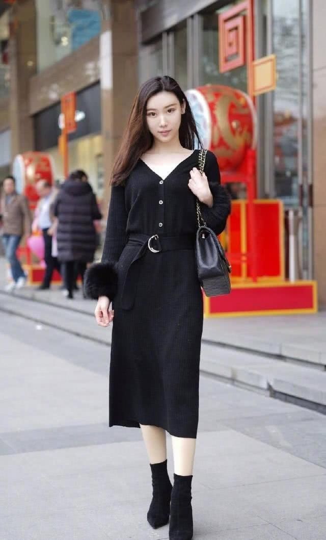 气质满满的连衣裙搭配，绽放青春的时尚魅力，休闲又不失潮流的感觉