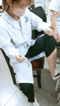 |搞笑GIF:我都不敢这么p,她却敢这么长!