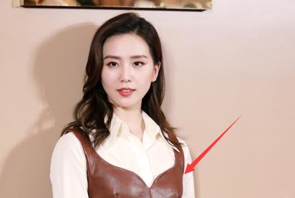 包包|别光顾着看刘诗诗的造型多美了,人家这身打扮,假名媛绝对拼不起