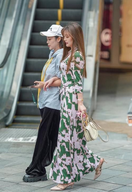 冬天的衣服难搭配？试试这些裙子的穿搭，淑女风气质超耐看