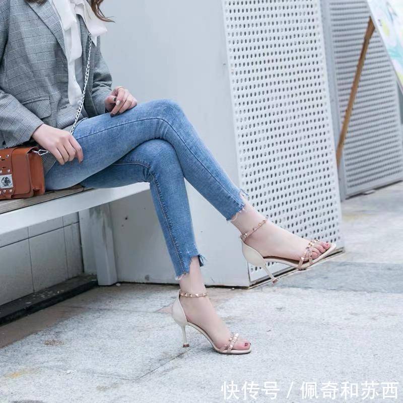 别让鞋子毁了你的搭配!这几双高跟鞋,为你增添时髦感不在话下!