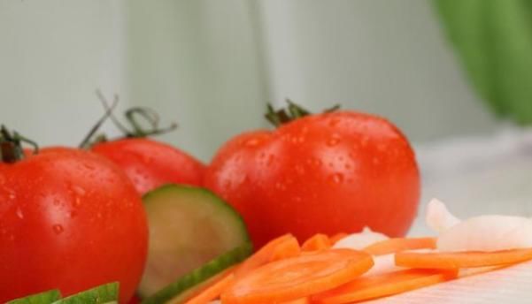 3種食物屬于 “舌尖上的護(hù)眼儀”，小孩常吃視力好了，人更聰明