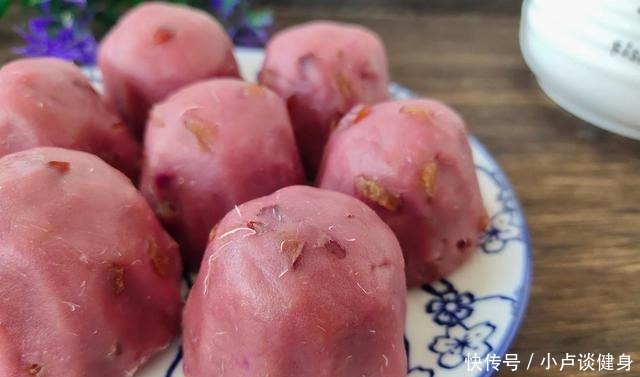 用粗粮简制的早餐,香甜可口,不发酵也松软,夏天我家三天两头做!