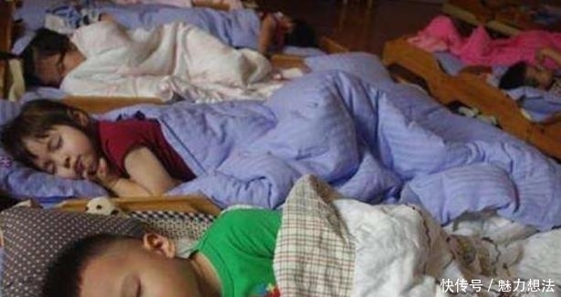 让孩子|宝妈说娃从不午睡,老师却说午休“秒睡”,宝妈看到监控心疼了!