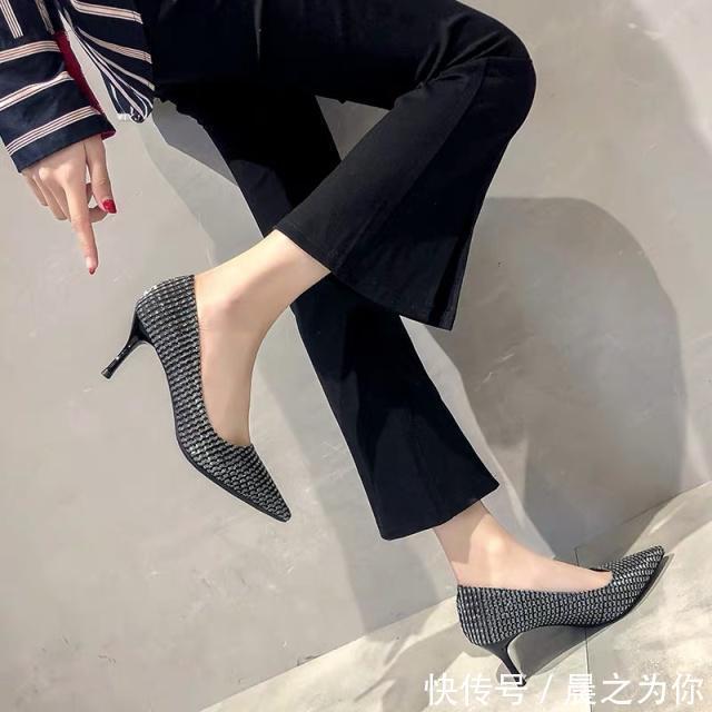 高跟鞋 尖头高跟鞋给人很随性自由的视觉享受