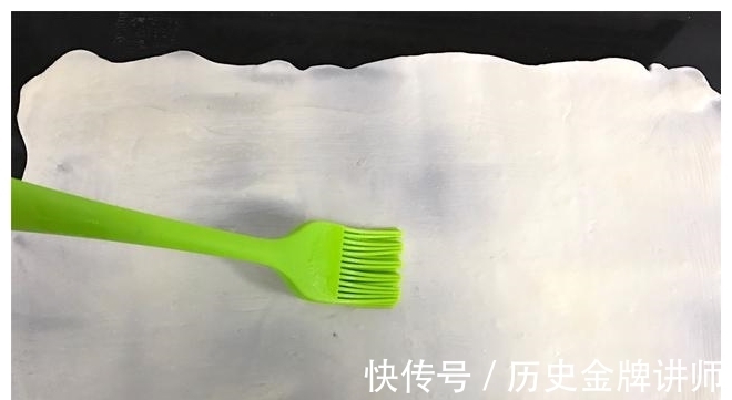 剂子|葱油饼好吃有诀窍，层层酥脆，做法简单，2分钟烙一张，百吃不厌