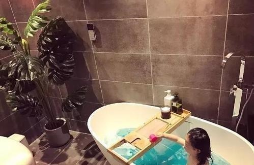 保姆|3岁孩子抗拒洗澡,医院检查表示没毛病,宝妈查看监控才了解真相