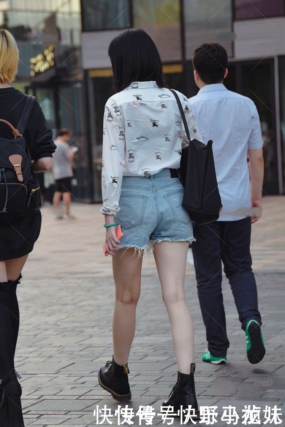 马丁靴|设计感十足的牛仔裤,高级时尚,塑造个人风格