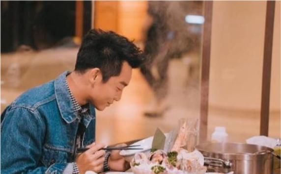 《奔跑吧黄河篇》收官之战，郑恺被孤立泪洒现场，他为何不退出？