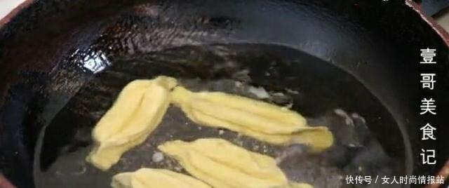 这才是玉米面最好吃的做法,加2个鸡蛋,不蒸不烙,比吃肉还香!