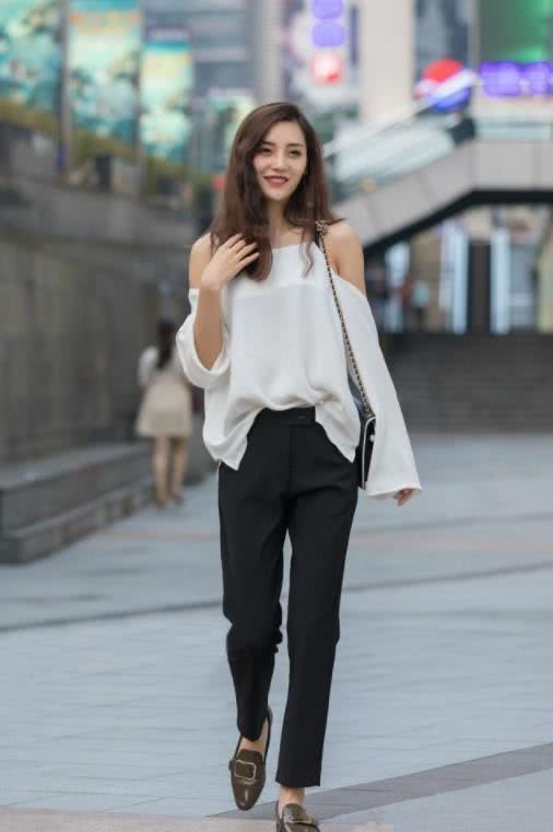 时尚|气质高雅的时尚小姐姐,比较经典的黑白搭配,给人一种美丽优雅的感觉