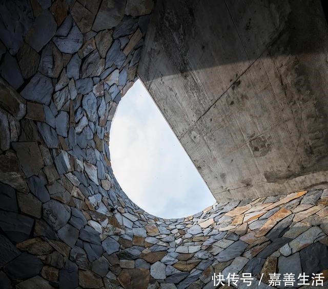 中薪|越南河内湖边民宅,土砖茅草打造的别墅!