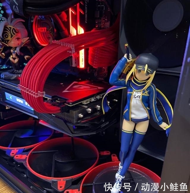 绚濑绘里|网友把手办放在机箱里,手办没有融化,不过变成了奇怪的姿势