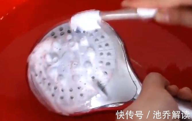 疏通|淋浴头堵塞还漏水?不要急着换,教你不花一分钱,轻松解决