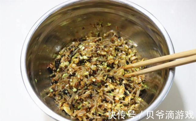 白菜包子这样做，不放一点肉，美味赛过大肉包，太好吃了