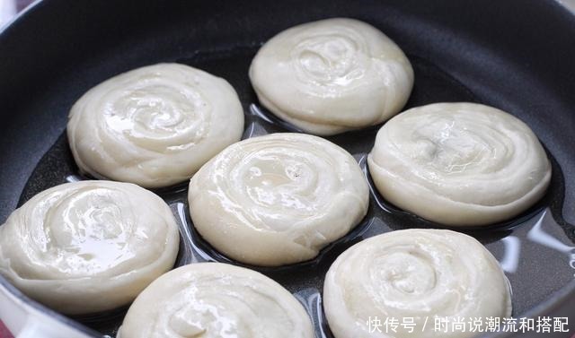 油酥饼做法并不难,掌握正确配方和比例,保证层层酥脆一碰就掉渣