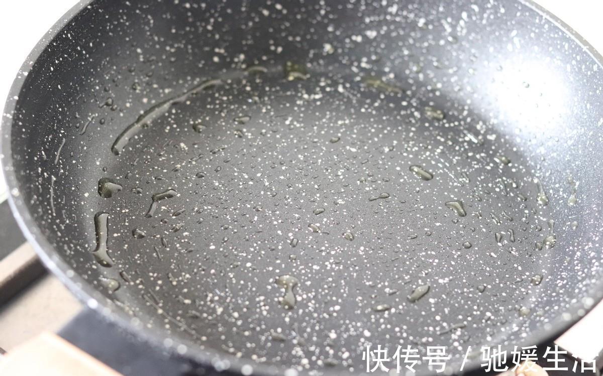 南瓜块|自制奶香南瓜小馒头，不用烤箱，制作简单，一个平底锅就能搞定