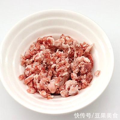 胡萝卜|#一口新年味，全家享佳味#鹌鹑蛋肉末蒸