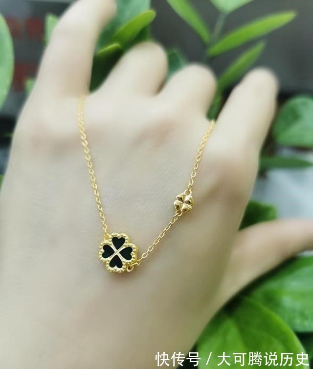 拉丝 这种项链是时尚必备品,复古经典的款式,颠覆你对黄金首饰的印象!