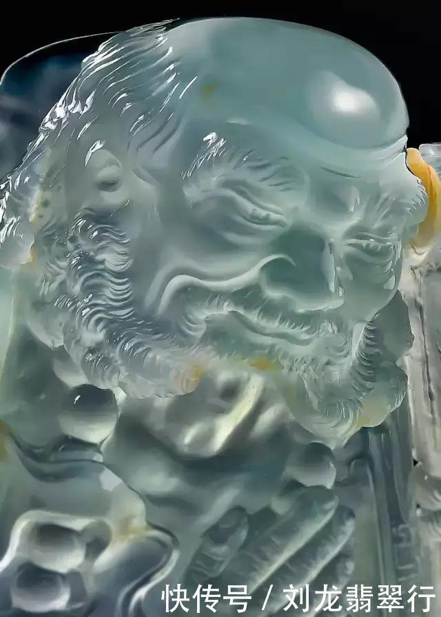 玉雕师的灵感,一块有裂的翡翠,竟然神奇地刻出骑象罗汉尊神!