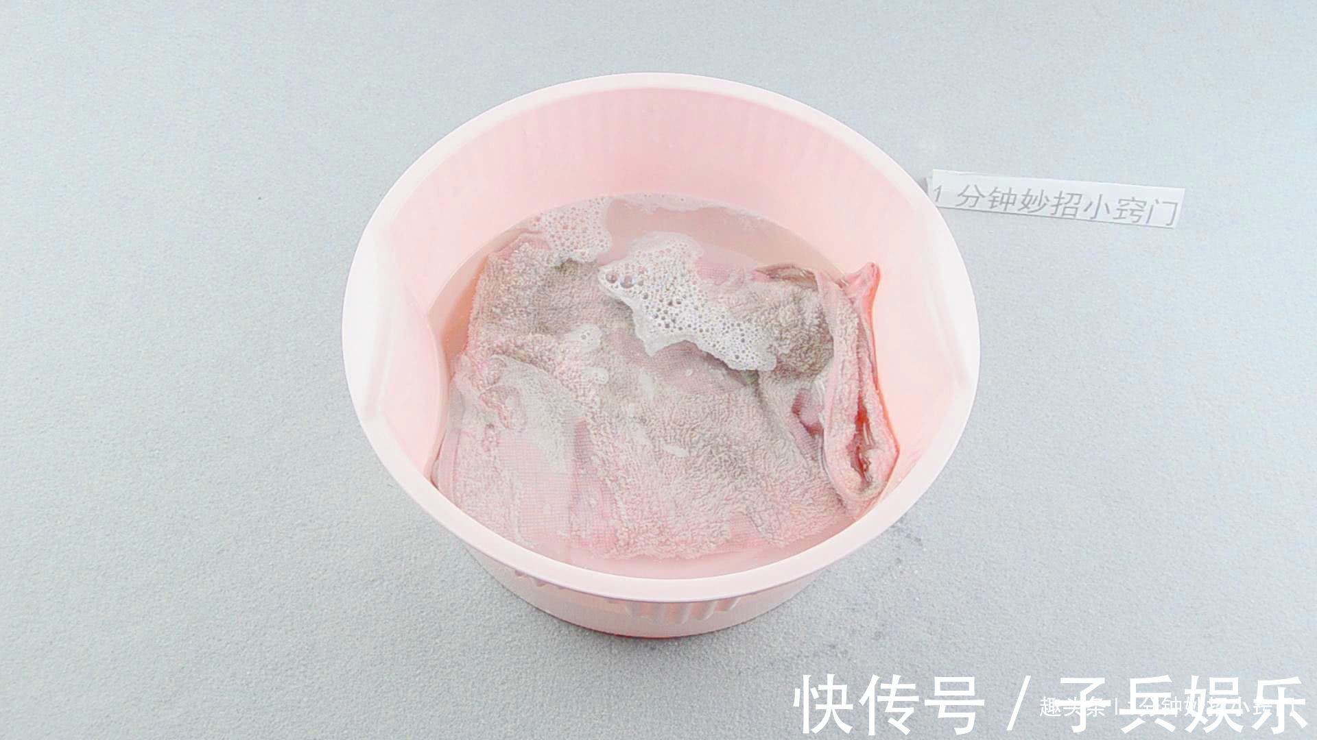 洗衣服时不要只放洗衣粉,教你一个诀窍,洗完后跟新买的一样干净