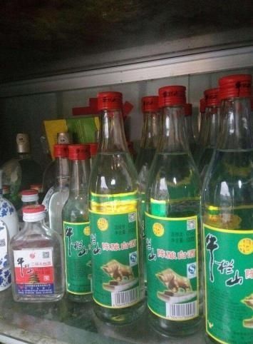 号称|15元一瓶的牛栏山白酒号称纯粮酒,到底能不能喝?