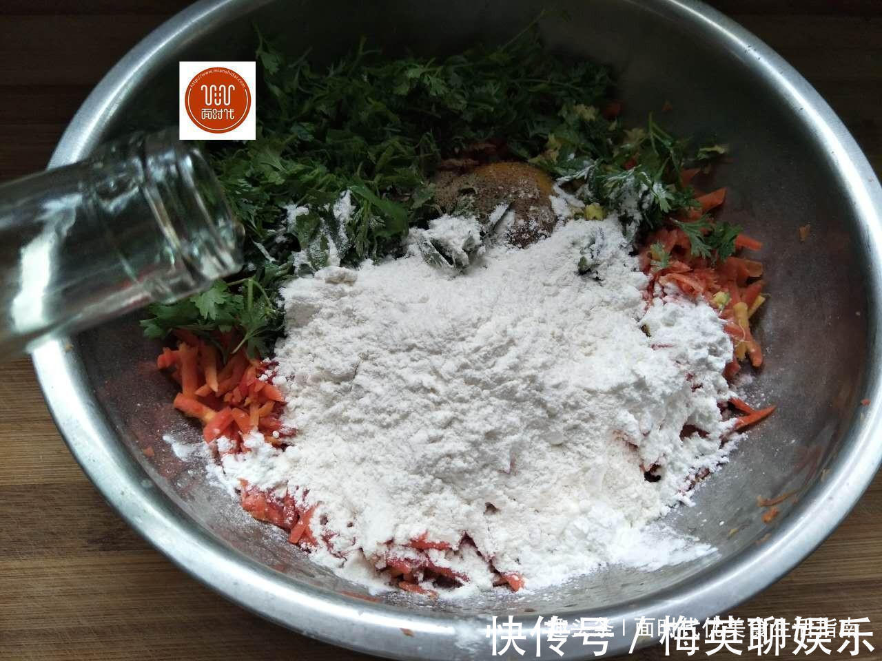酥软|我炸的丸子,香脆酥软,怎么吃都不腻,边吃边炸,端上桌都快没了