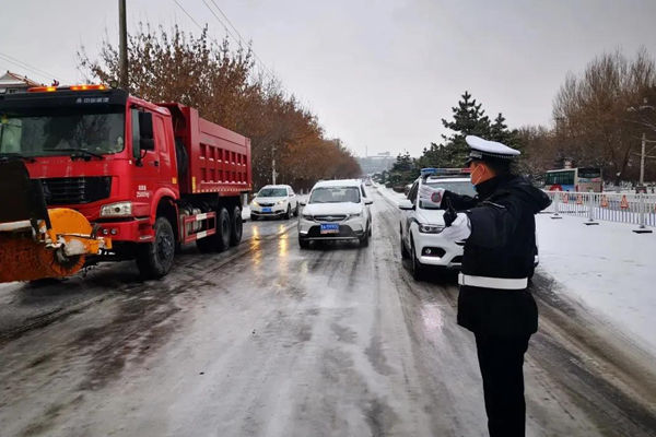 路面|一城风雪，一心守护