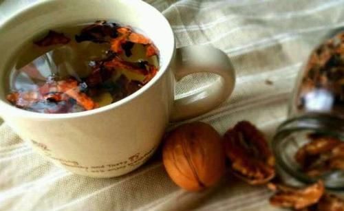 核桃中被人们扔掉的部分,泡水喝避免起夜、改善睡眠效果喜人