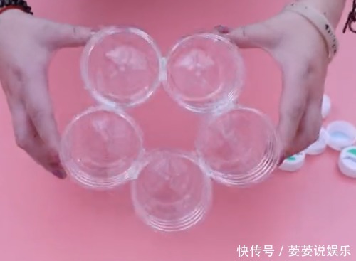 5个塑料瓶粘在一起,放在厨房有大作用,不管谁进了厨房都夸好