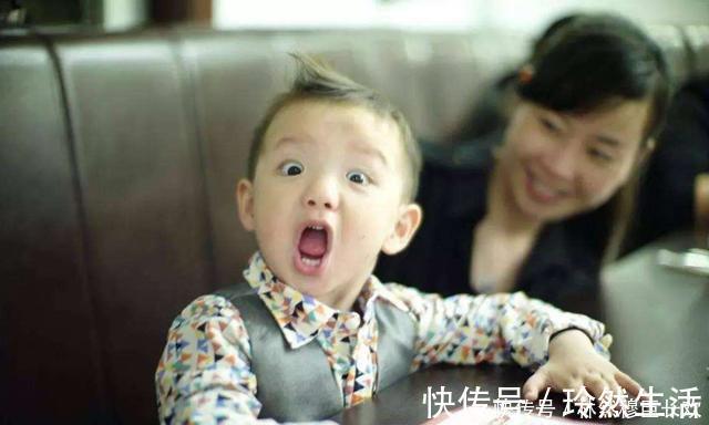 孩子|公交车上女儿突然喊脚疼,宝妈低头一看报了警,乘客称赞孩子聪明