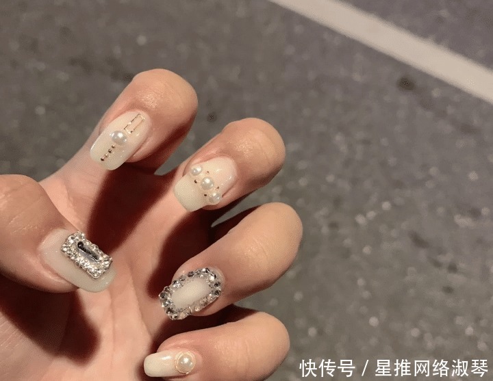 超有名媛范儿的甜美小香风美甲,精致不浮夸,千万别错过