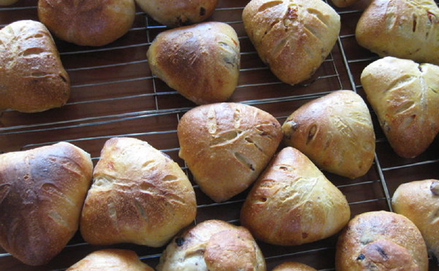 早餐，别再做面饼了，试试这面包，咬一口满嘴喷香，家人都爱吃！