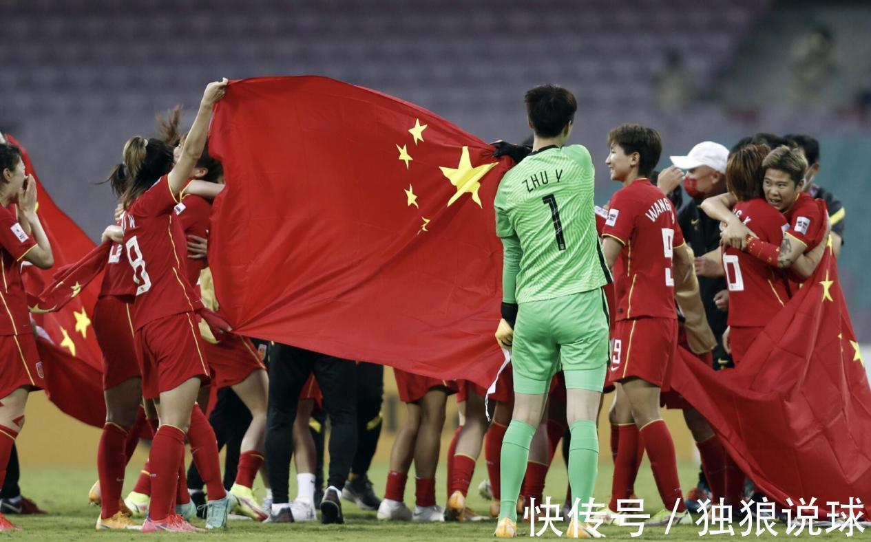 国足|谁注意到女足飞身挡球的部位?国足被批不是男儿,吴曦还在补海参