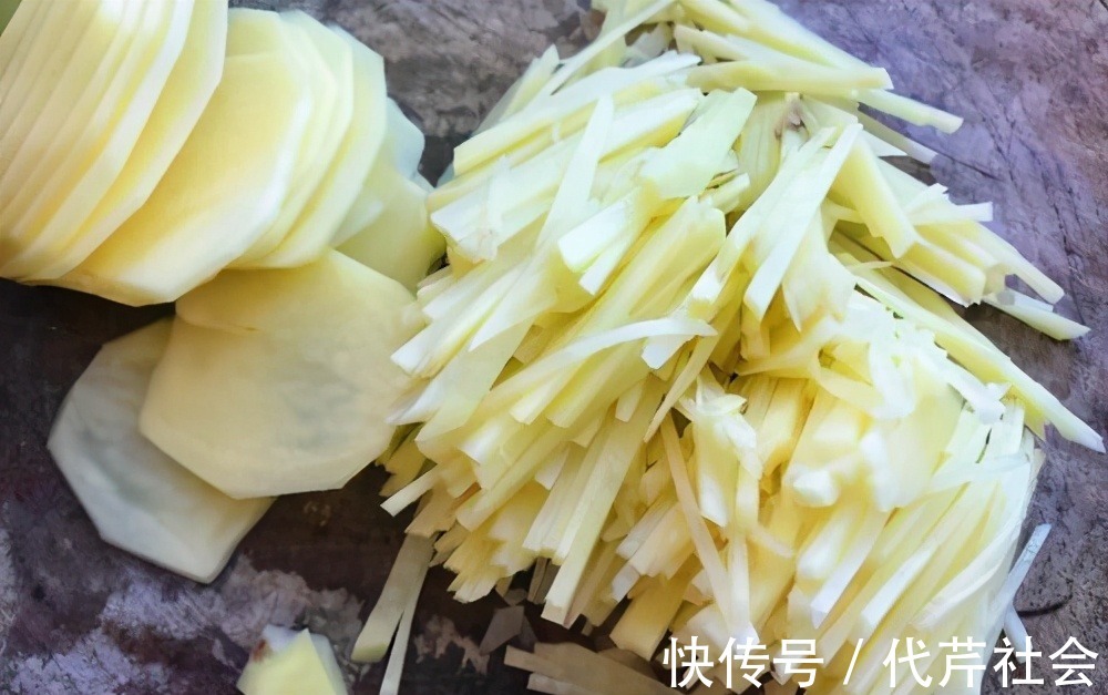 年薪38万大厨做“酸辣土豆丝”,操作手法超牛,放醋顺序是关键