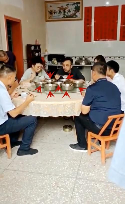汪涵|汪涵杨迪被曝聚餐不用公筷！自带厨师为他们做饭，七个人七盆菜