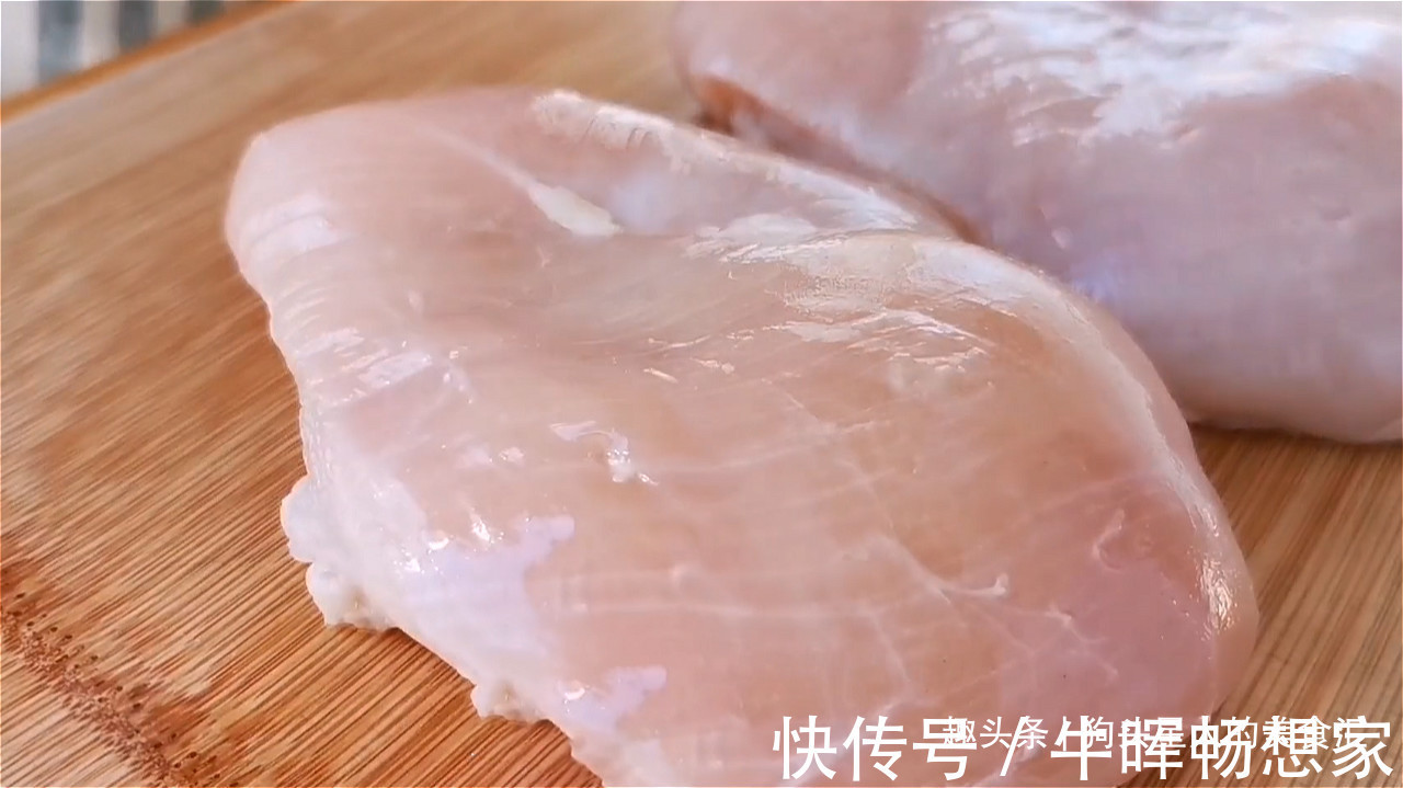 鲜嫩|以后鸡胸肉就这样吃,孩子最喜欢,不炒不炸,酸爽开胃,鲜嫩营养