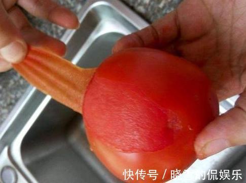 勺子|西红柿去皮最忌用开水烫,教你2个小妙招,快速去皮营养不流失!