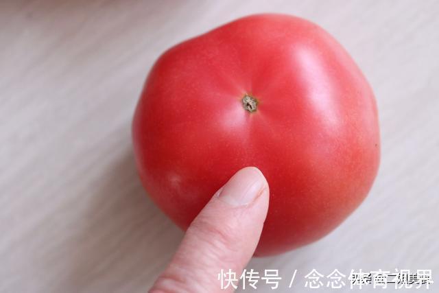 打了激素的西红柿怎么分辨?菜农:教您一招,别再买错了