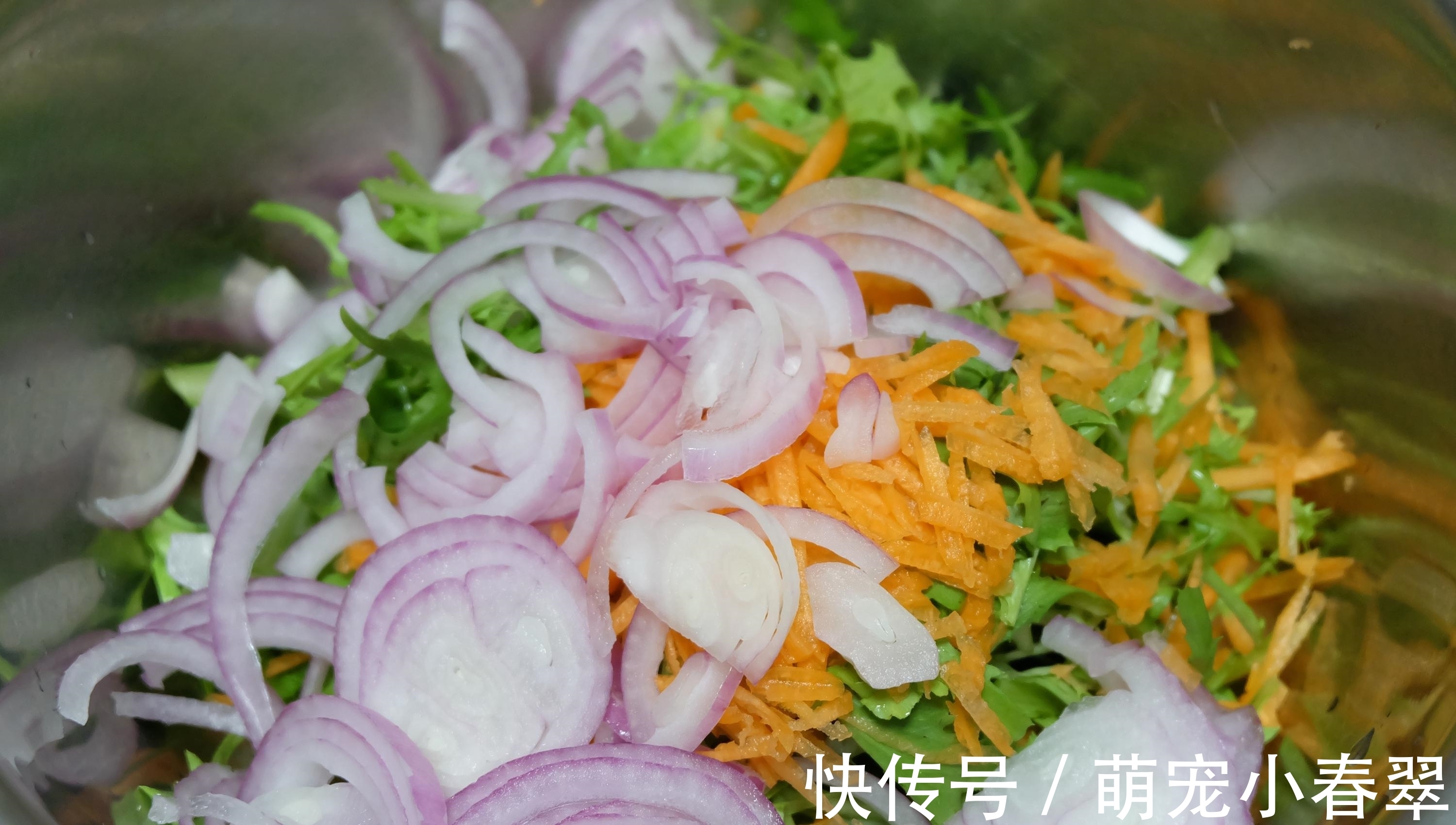 夏天最爱轻食减脂餐,鸡胸肉沙拉做法简单营养丰富,越吃越喜欢