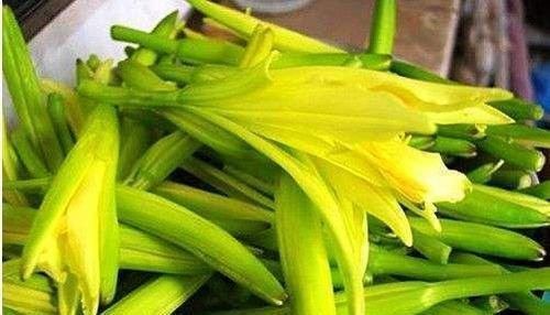 老少皆宜|女性想要身体好,学会吃3种食物,清理肠胃,排毒养颜,增强体质