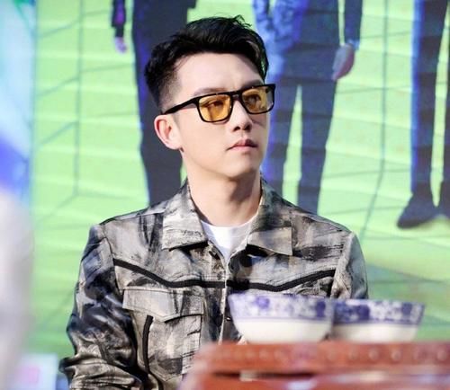 《奔跑吧9》邓紫棋是跑男气氛担当，白鹿、张含韵造型甜美，郑恺最像探险家