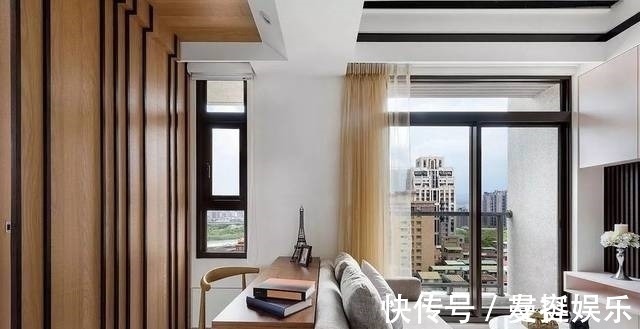 沙发|把沙发往前挪10厘米放个置物架进去,省钱实用又不占地,太聪明了