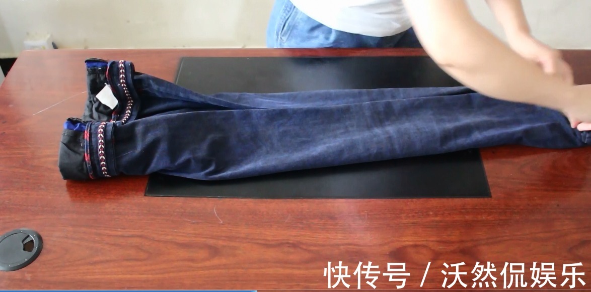 裤脚|叠牛仔裤的5种方法，简单易学还超省空间，衣柜再翻腾也不怕乱