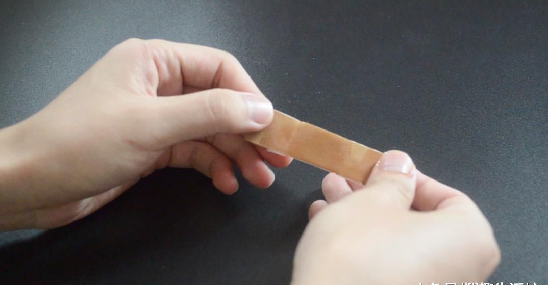 眼镜|创可贴贴在眼镜上太厉害了, 解决了很多人的困扰, 看完赶紧去试试