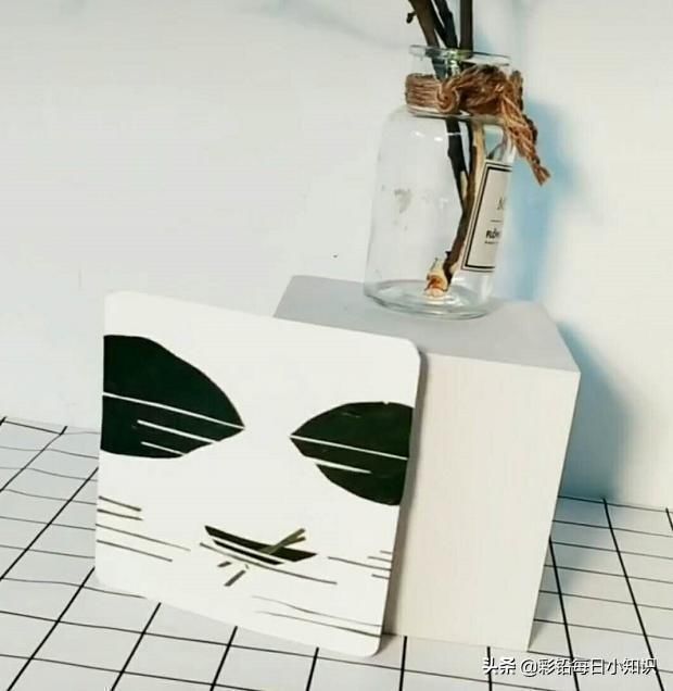 生用|美术生用树叶拼成一幅画,开始有点迷惑,结果比画的也不差